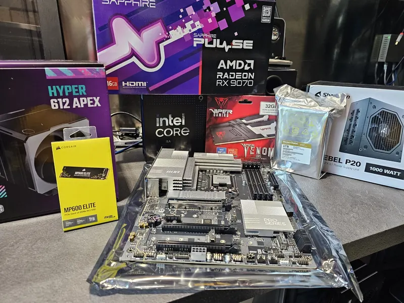 Componenti AMD Radeon e Intel Core pronti per l'assemblaggio