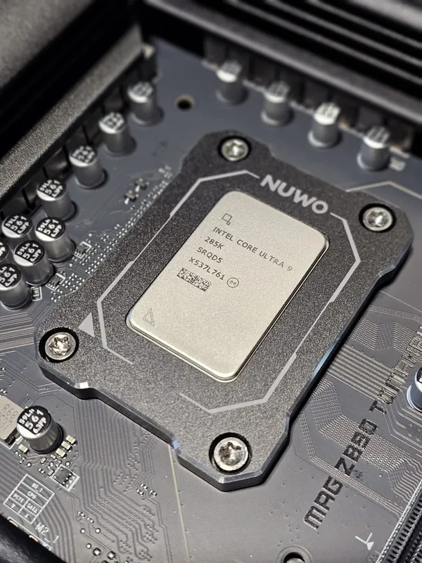 Intel Core Ultra su scheda MSI MAG