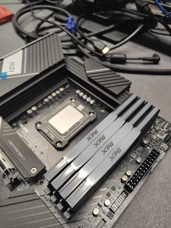 Scheda madre con RAM XPG