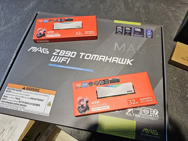 Scatola MSI MAG Z890 Tomahawk con RAM